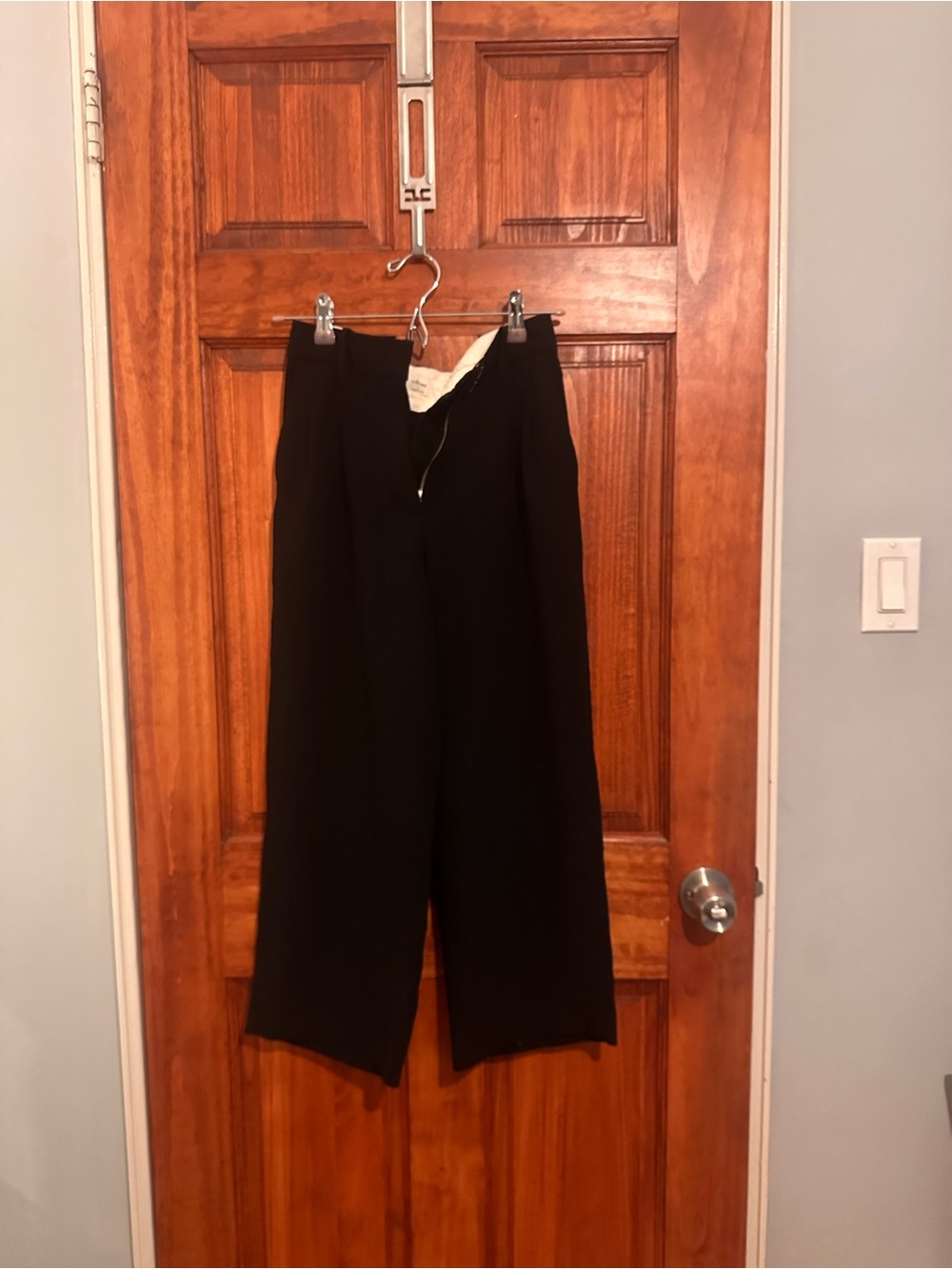 Aritzia Effortless Pants Cropped - Picture 2 of 3